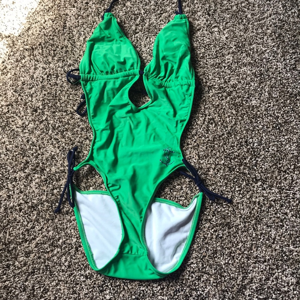 Women’s bathing suit